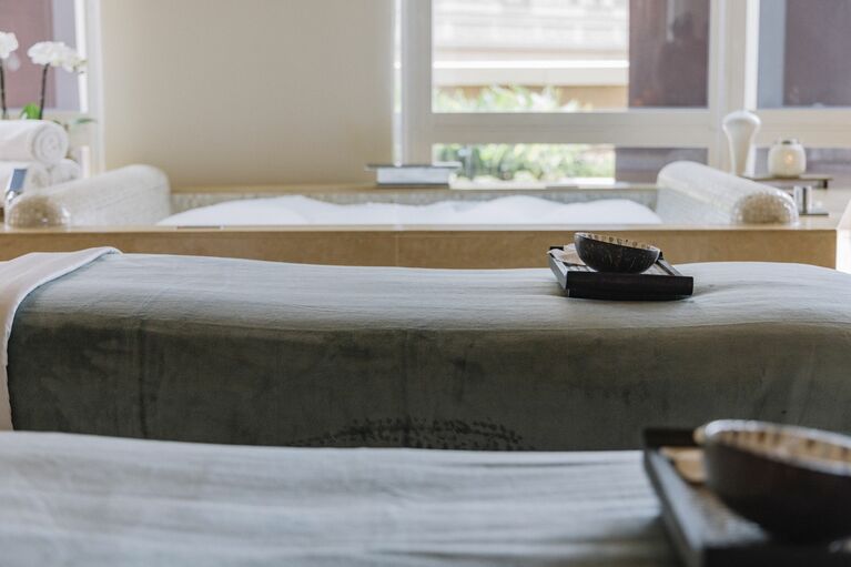 庭に響く鳥のさえずりを聞きながら、深い深い癒しの中へ。