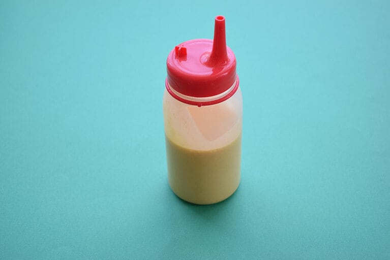 プラスチック製ではなく、指で押して出すタイプの容器がおすすめ。