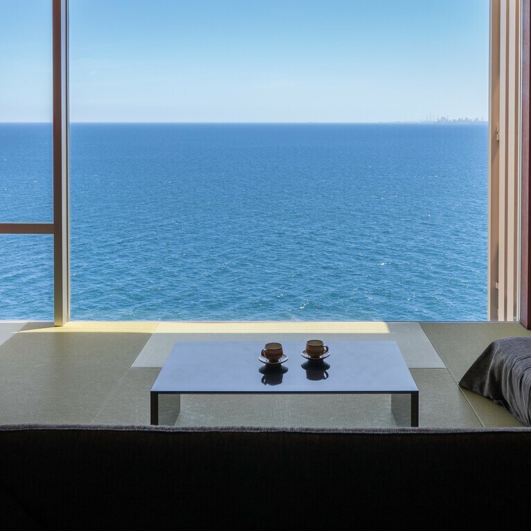 目前に広がる青い世界を眺めているだけで心は穏やかに癒されます。