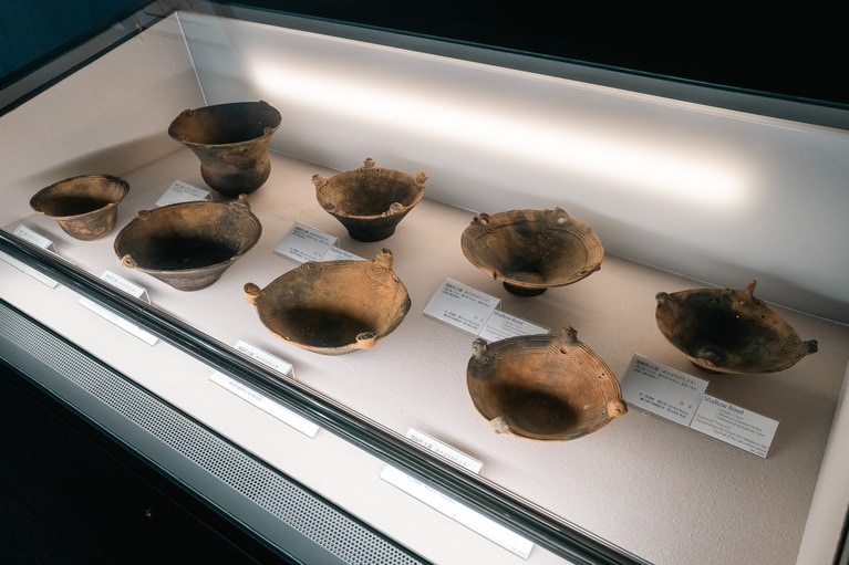 展示室Bに展示されている土器。