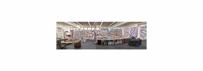 ダミアン･ハーストのスタジオ風景。Photographed by Prudence Cuming Associates. © Damien Hirst and Science Ltd All rights reserved, DACS 2022