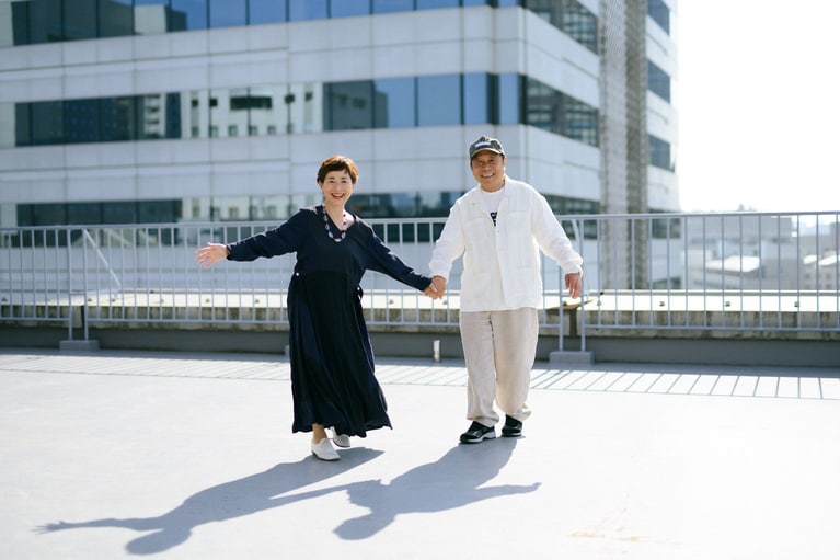 近田春夫さんと阿川佐和子さん。