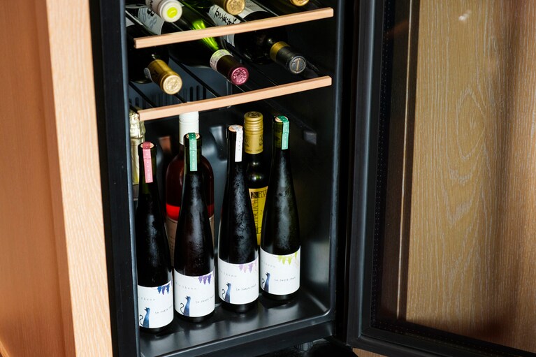 「ドメーヌ ミエ・イケノ」のハーフボトルも客室限定で味わえる。