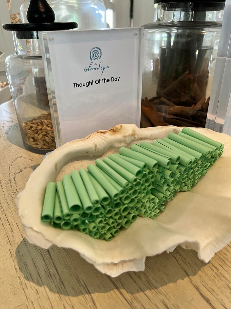 最後にフォーチュンクッキーによく似た、「今日の気持ち(Thought Of the Day)」をひとつピックアップ。ゲストがメッセージを書いているのだという。