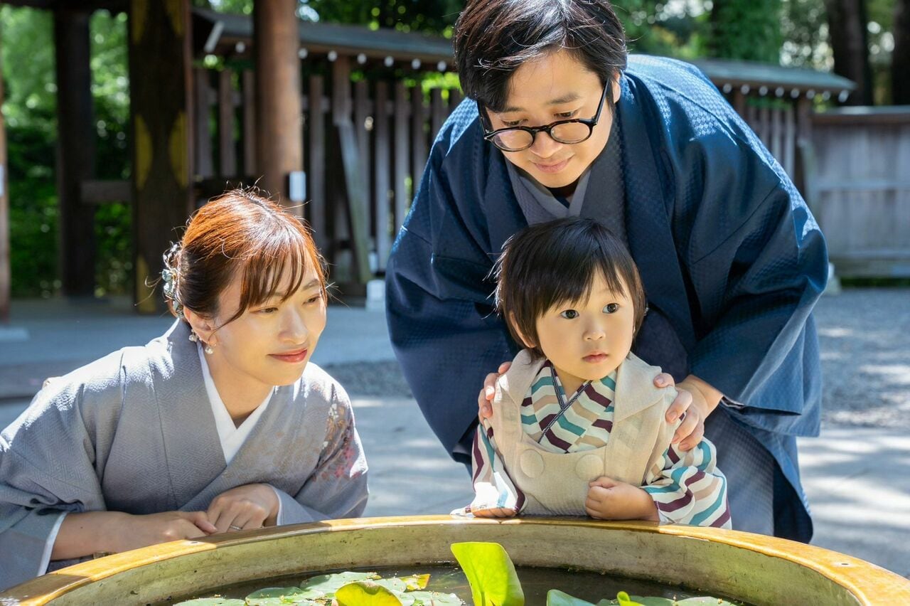 夫のふ～どさん、息子の湊くんとのスリーショット（倉持由香さんのXより）