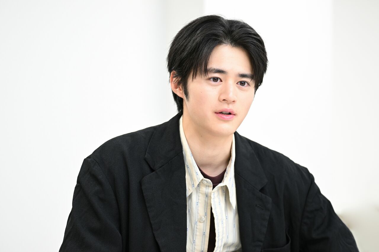 鈴鹿央士さん ©︎石川啓次/文藝春秋