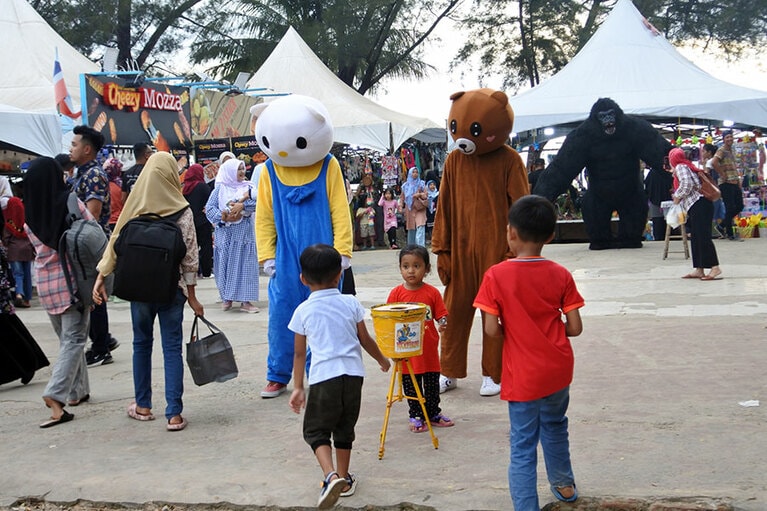 まるでお祭りの縁日のよう。