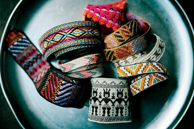 原住民族の衣装を思わせるチロリアンテープ。90cm 35元～。