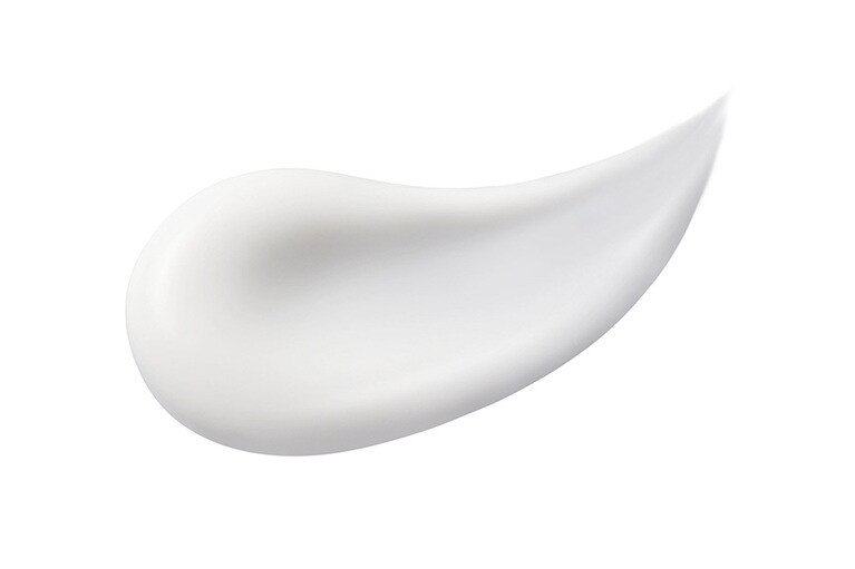 ジェルといっても硬さはなく、広い部分にも伸ばしやすいゆるめのテクスチャー。