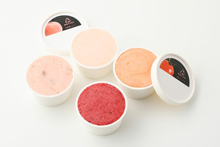 nodatetufoods「MOTTAI ジェラート、ソルベ」各350円（90ml）。左から時計回り：紅玉ソルベ、完熟桃ソルベ、完熟ミニトマト、伊達の天津紅桃ソルベ／福島県