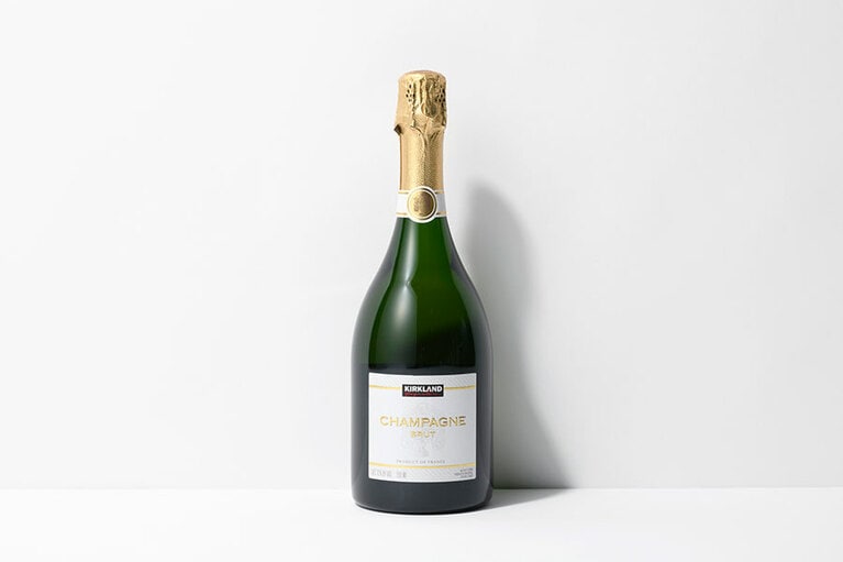 「カークランドシグネチャー シャンパン ブリュット 750ml」(2,498円)。　