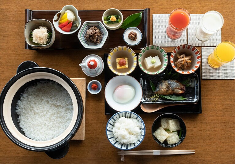 アオサ醤油と温泉卵の卵かけご飯のおいしさに、思わず、おかわり。