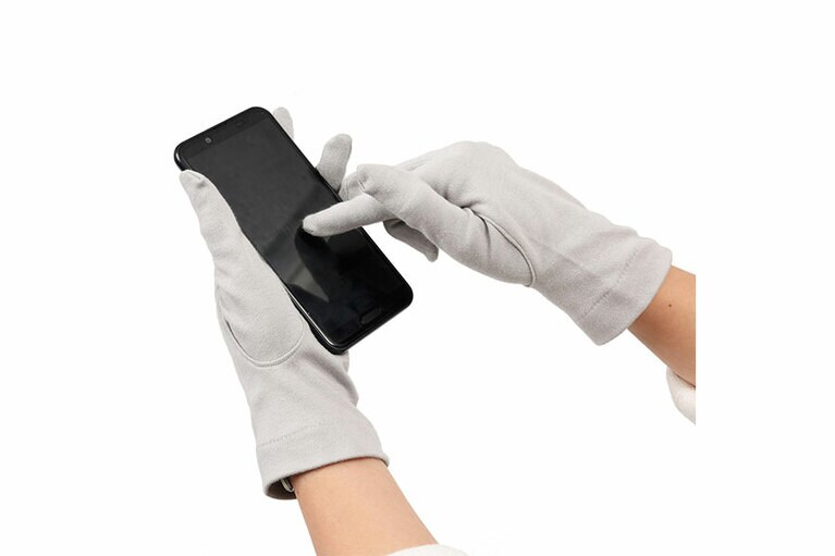 手袋をしたままスマホ操作もすいすいできます。