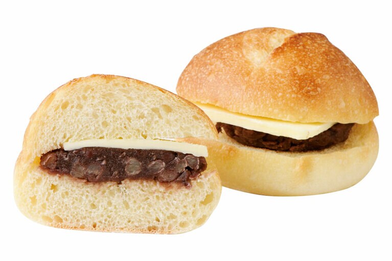 豆乳パンのあんバターサンド 230円。有機豆乳たっぷりのもちふわパン。あんも自家製。＠パンとお菓子 まるふじ
