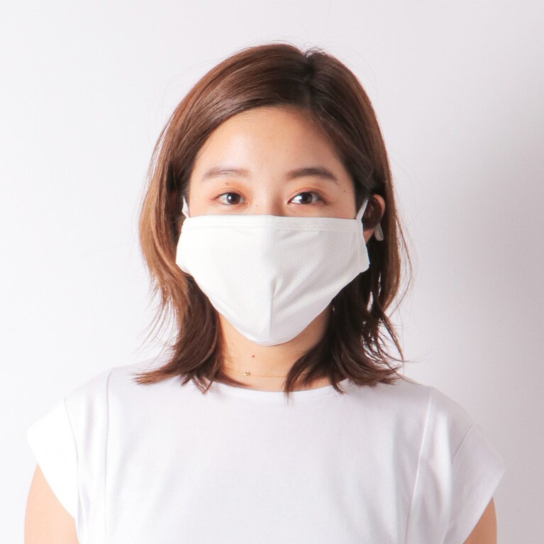 ゴム紐部分には調節機能付き。