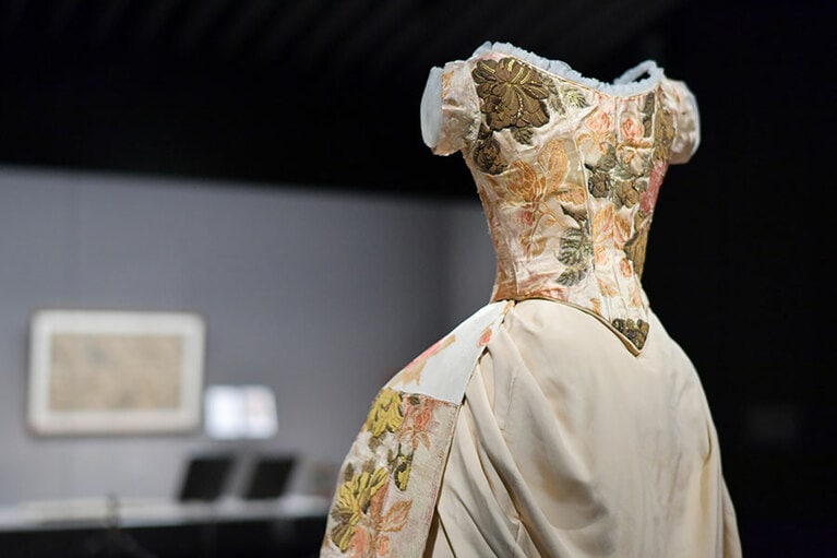 「受け継がれし明治のドレス」展