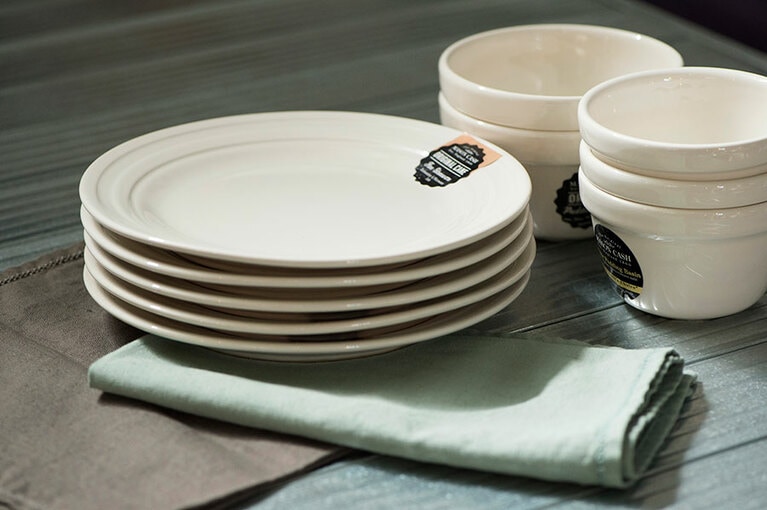 MASON CASHのプレート(21cm) 各1,600円、ボウル(12.5cm) 各1,600円。
