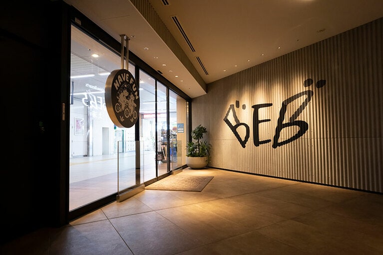 駅改札からホテルまで実質0分の利便性は、サイクリストでなくともうれしい。