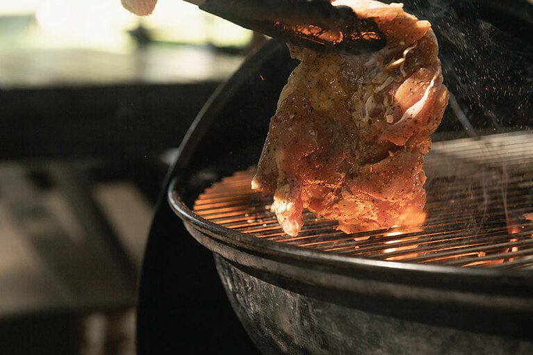 匂いが炭に移ってしまわないように、焼く順番には注意しましょう。