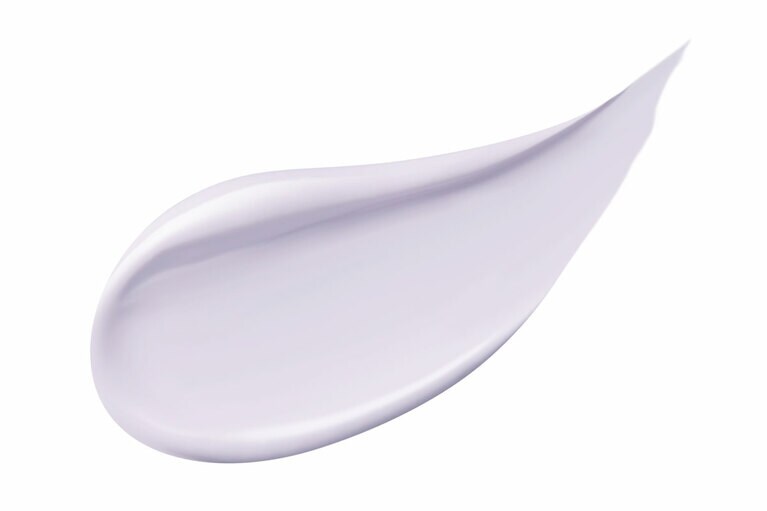 クールラベンダー。黄味を抑えて冴えた透明感のある明るい肌に。