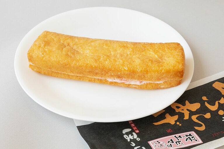 お酒のおつまみとしても大活躍。栃尾 桜エビマヨ 挟み油揚げ 481円／まめ工房 ぽっぽ