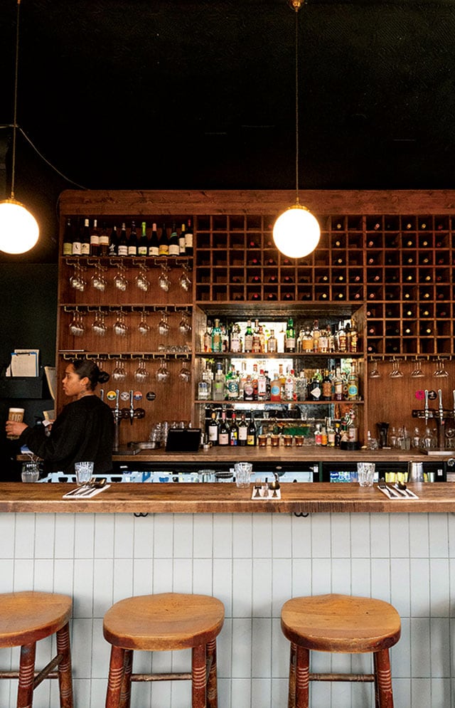 店名はタミル地方出身のシェフ、プリンス・ドゥライラージ氏の名前にちなむ。インド料理に合うカクテルも楽しみたい。