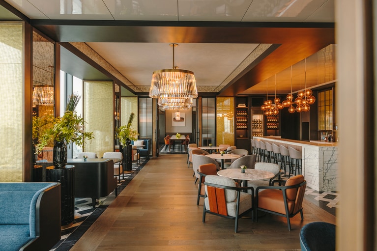 特別フロア「フェアモントゴールド」やスイート（計74室）に宿泊するゲストが利用できる、42階の「フェアモントゴールド ラウンジ」。