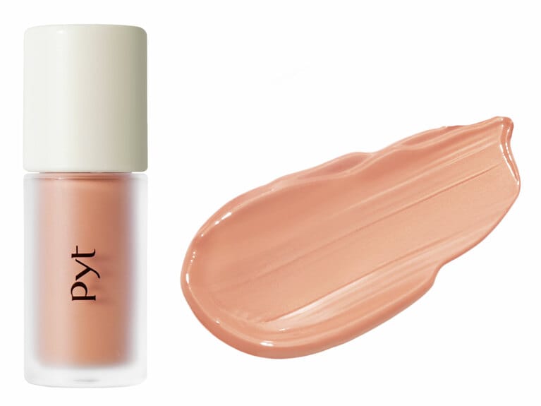 塗ったらハマること間違いなし！ なのが、02 ピーチパイ。ミルキーなオレンジピンクは、程よい血色感を出せると、40～50代の人気が高いのだそう。