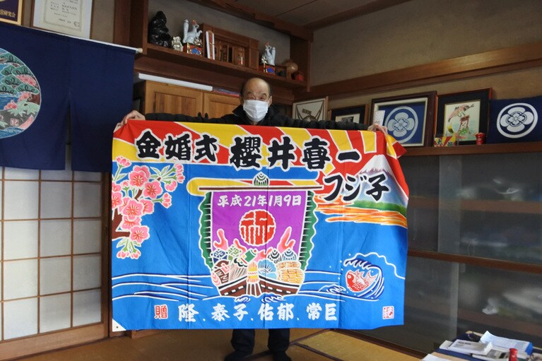 萬祝式大漁旗の染色を代々受け継ぐ、宮澤紀年さん。