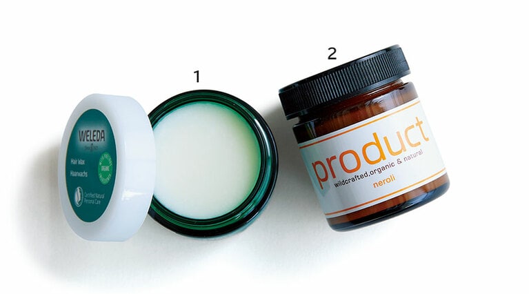 1：オーガニックシアバターとミツロウが軽やかな動きとツヤを。精油の香りも心地よい。ヘアワックス 30g 2,420円／ヴェレダ・ジャパン 
2：撮影現場でもよく使われている名品に、ネロリの香りが登場。ザ・プロダクト ヘアワックス ネロリ 42g 2,546円／KOKOBUY