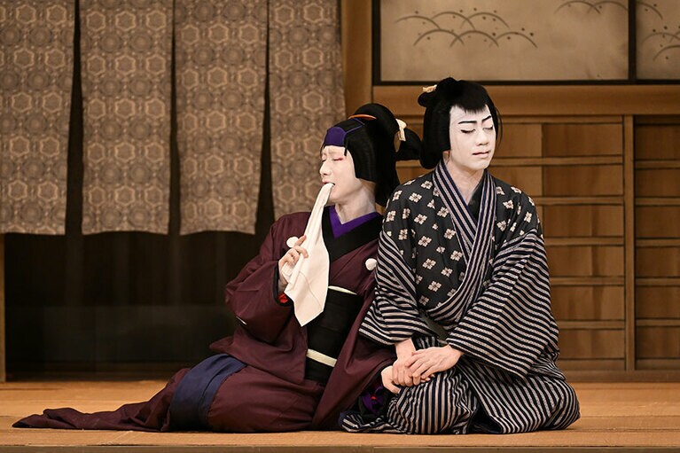 『六段目』Aプロ 左から：片岡千之助の女房おかる、中村壱太郎の早野勘平。