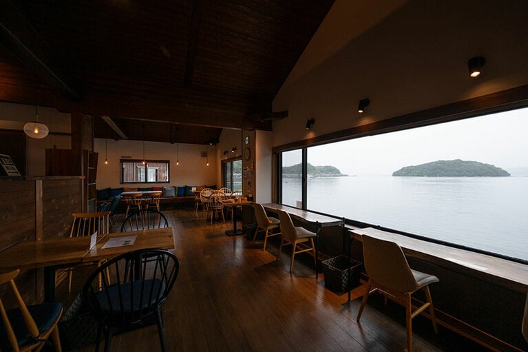 船上にいるような景色が楽しめる2階席。