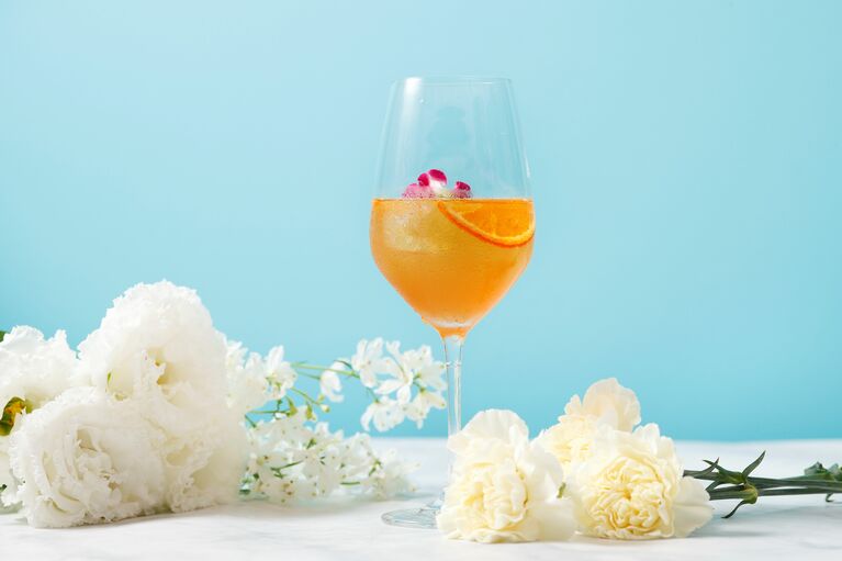 オプションドリンクメニューより、「ウェッジウッド」のシグニチャーティーを使用したモクテル「アールグレイ・エクリプス」2,530円（税・サ込）。