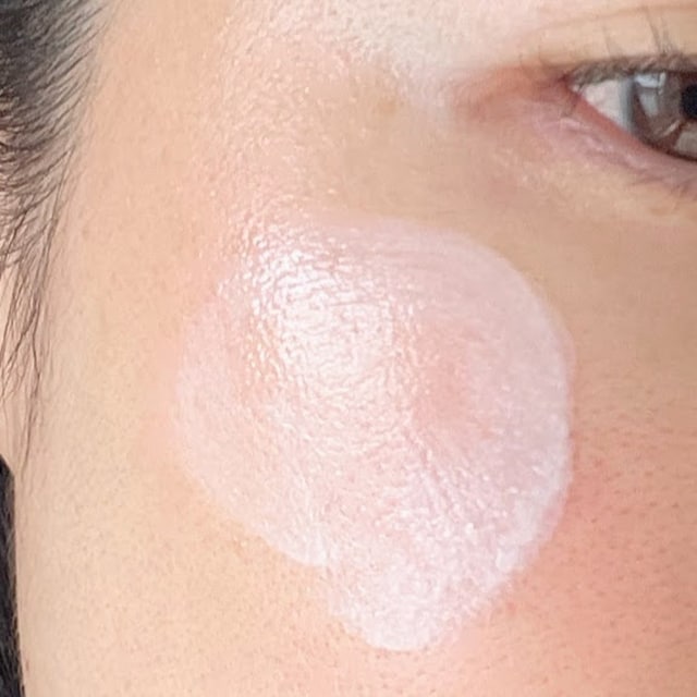 エリクシール デーケアレボリューション ブライトニング + baのテクスチャー。