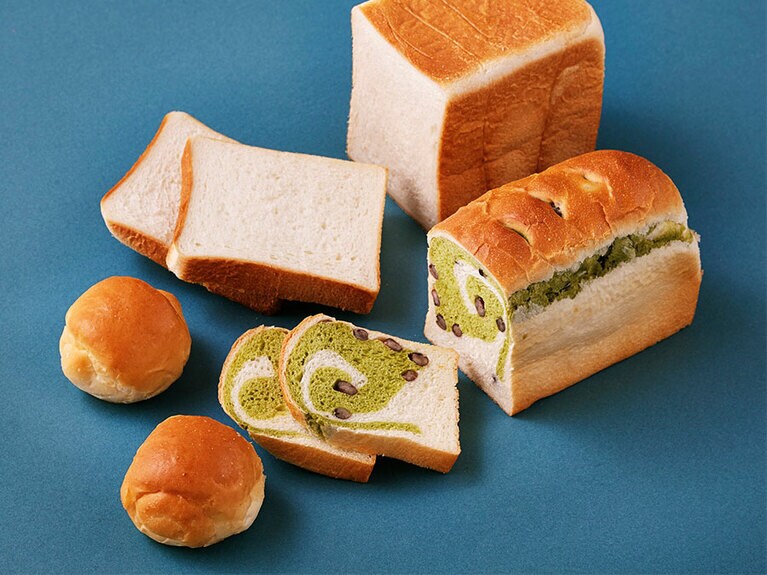 パン詰合せ(ロイヤルブレッド、抹茶大納言、カンパーニュ、バターロール×4、金谷マイルドカレー×2)　4,320円／金谷ホテルベーカリー