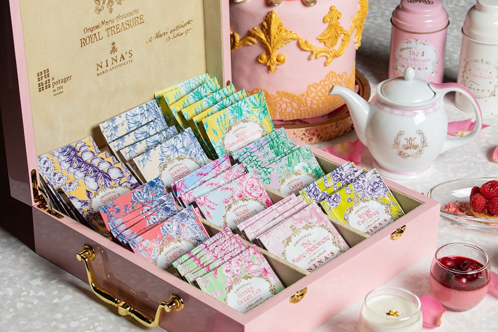 フランス宮廷御用達ブランド「ニナス マリー・アントワネット」の新作紅茶が味わえる。