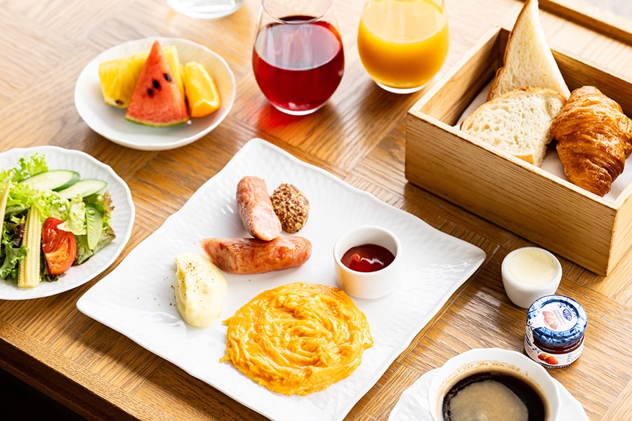 「GINZA CASITA」の洋朝食は、メゾンカイザーのパンの香りに気分が上がります。