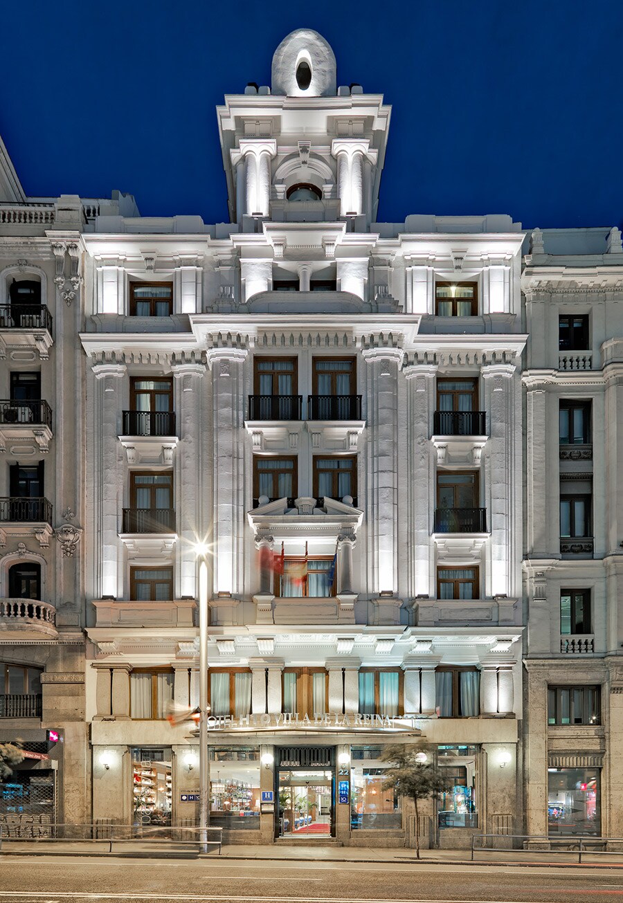 「Ｈ10 ヴィラ・デ・ラ・レイナ」は、どこに行くにも便利なグラン・ヴィア通りに面している。(C)H10 Hotels
