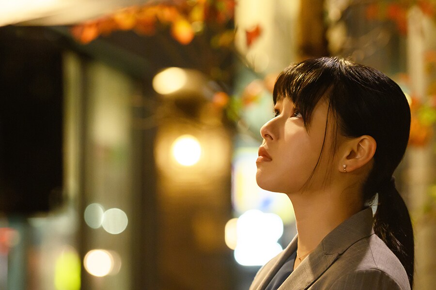 桜井日奈子さんが演じる恵麻のイメージが主題歌のベースに。 ©️2023映画『魔女の香水』製作委員会
