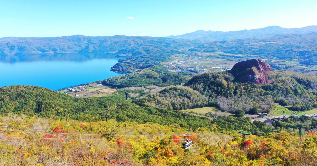 北海道 21年版 秋の絶景 風物詩5選 テラスから望む洞爺湖と色づく有珠山 いつか行きたい 日本にしかない風景 再発見