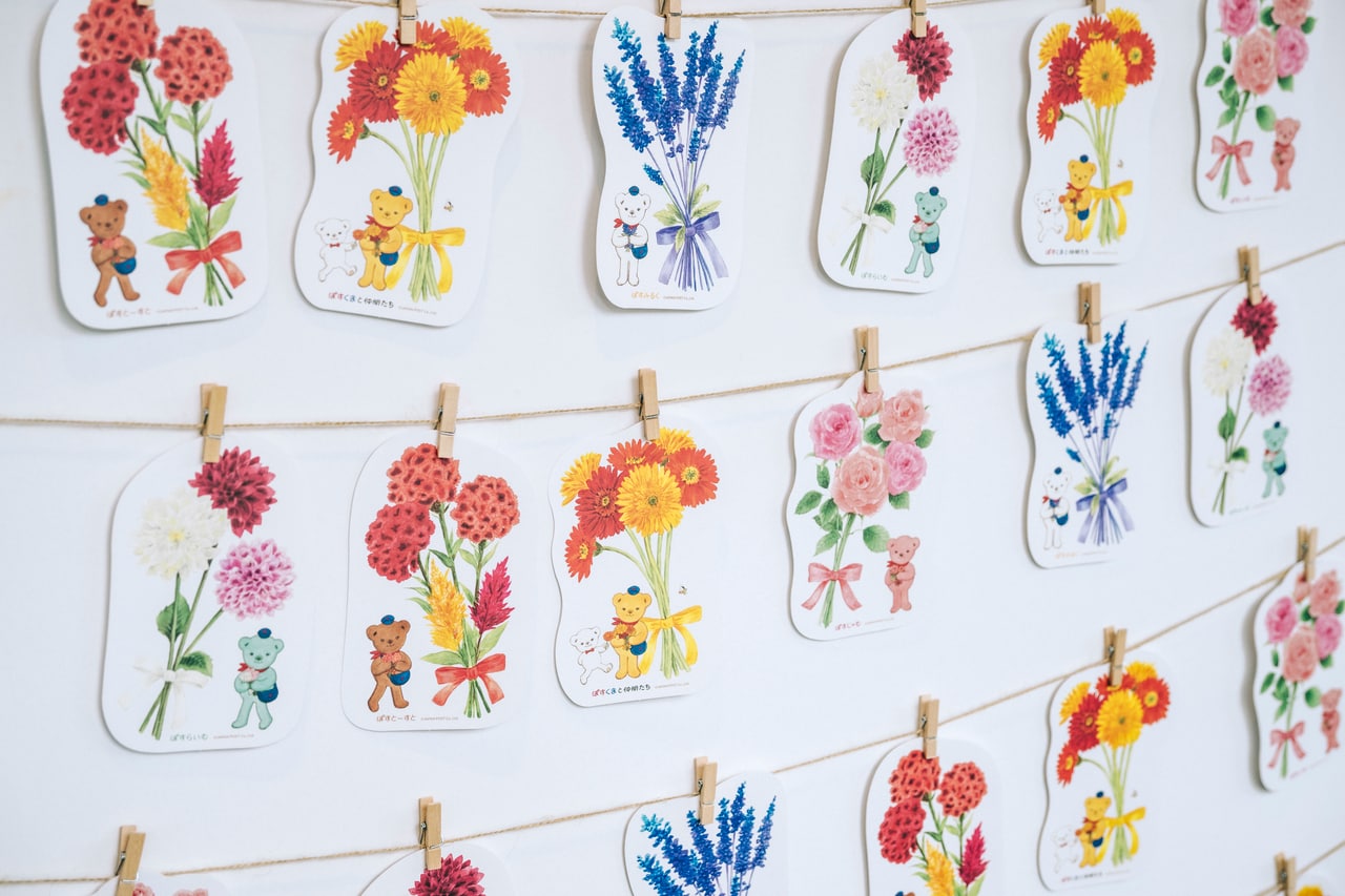 会場で販売している「花ことばレター」。各350円。※花ことばレターを会場内で投函される方へは、140円の普通切手をお渡し