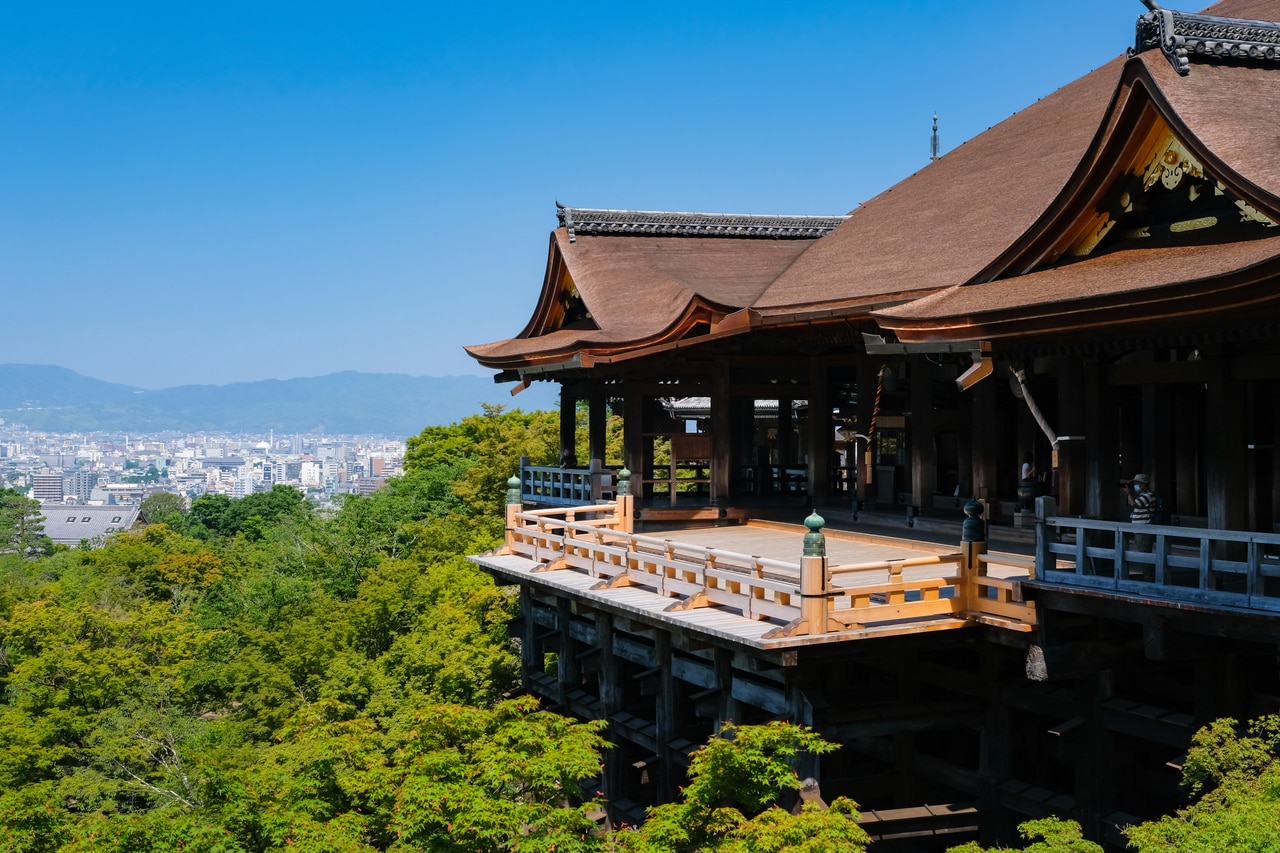 「清水寺」をはじめ神社仏閣が多く点在する京都・奈良を、この機会にじっくり楽しんでみるのもあり。写真:Gengorou/イメージマート