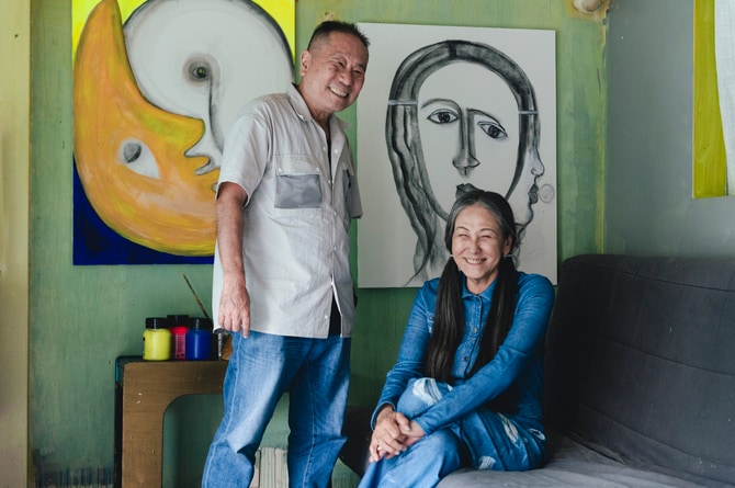 近田春夫さんは、東京生まれで現在は横浜住まい。浅野順子さんは、横浜生まれで現在は東京住まい。好対照を成すライフヒストリーを刻んできた。 