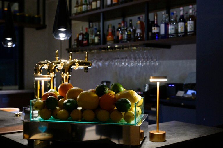 瀬戸内の柑橘がギッシリ。もちろんカクテルで味わうことができる。