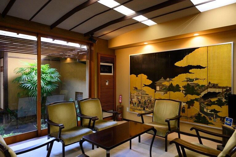 坂本屋は、旅館から始まった歴史があり、和建築が美しい。