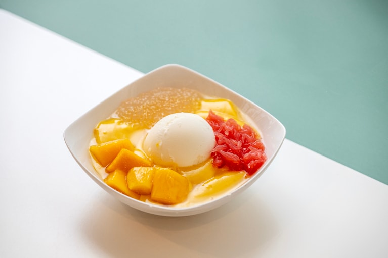 「楊枝甘露（ヨウジカンロ）」880円。提供は土・日曜、祝日限定。