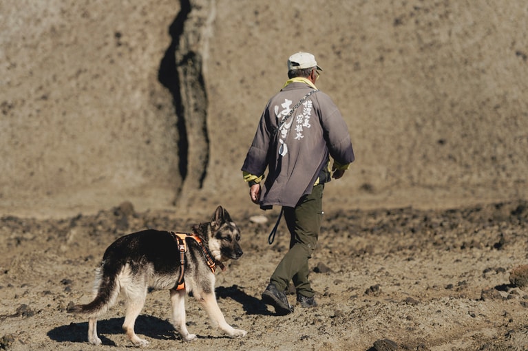 佐渡・宿根木に残る原風景に魅せられて。俳優・工藤阿須加さんと江戸時代にタイムスリップ【通いたくなる島、佐渡】