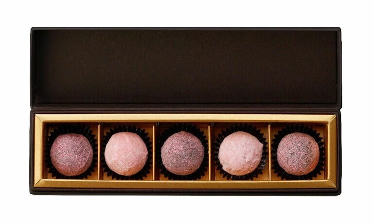新作の「トリュフ ヴァン ルージュ」。和光アネックス店限定。5個 入り2,916円。