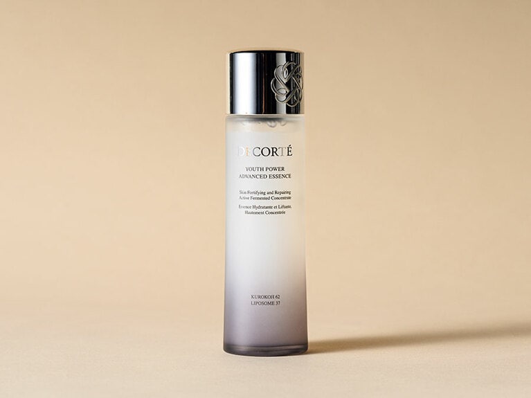470種以上の成分を含んだ黒麹発酵液×浸透力に優れた多重層バイオリポソームで老化細胞に立ち向かう。ユース パワー エッセンス ローション 150mL 16,500円／コスメデコルテ
