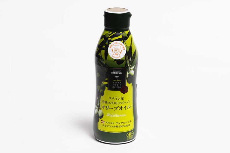 成城石井 スペイン産有機エクストラバージンオリーブオイル 鮮度ボトル 899円。撮影：今井知佑
